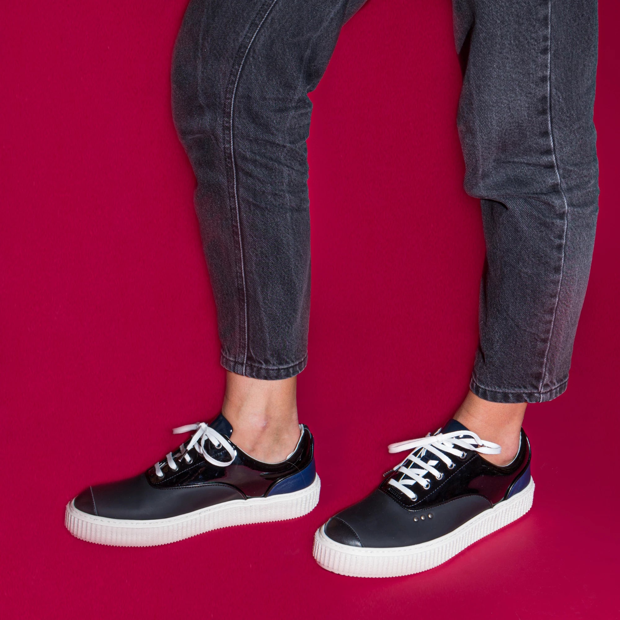 Basket Meaker en cuir noir et bleu