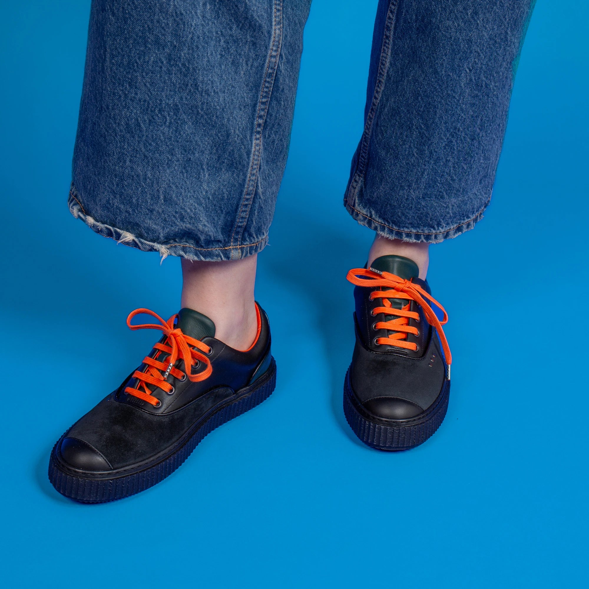 Basket Meaker Bright Black en daim noir, vert et orange