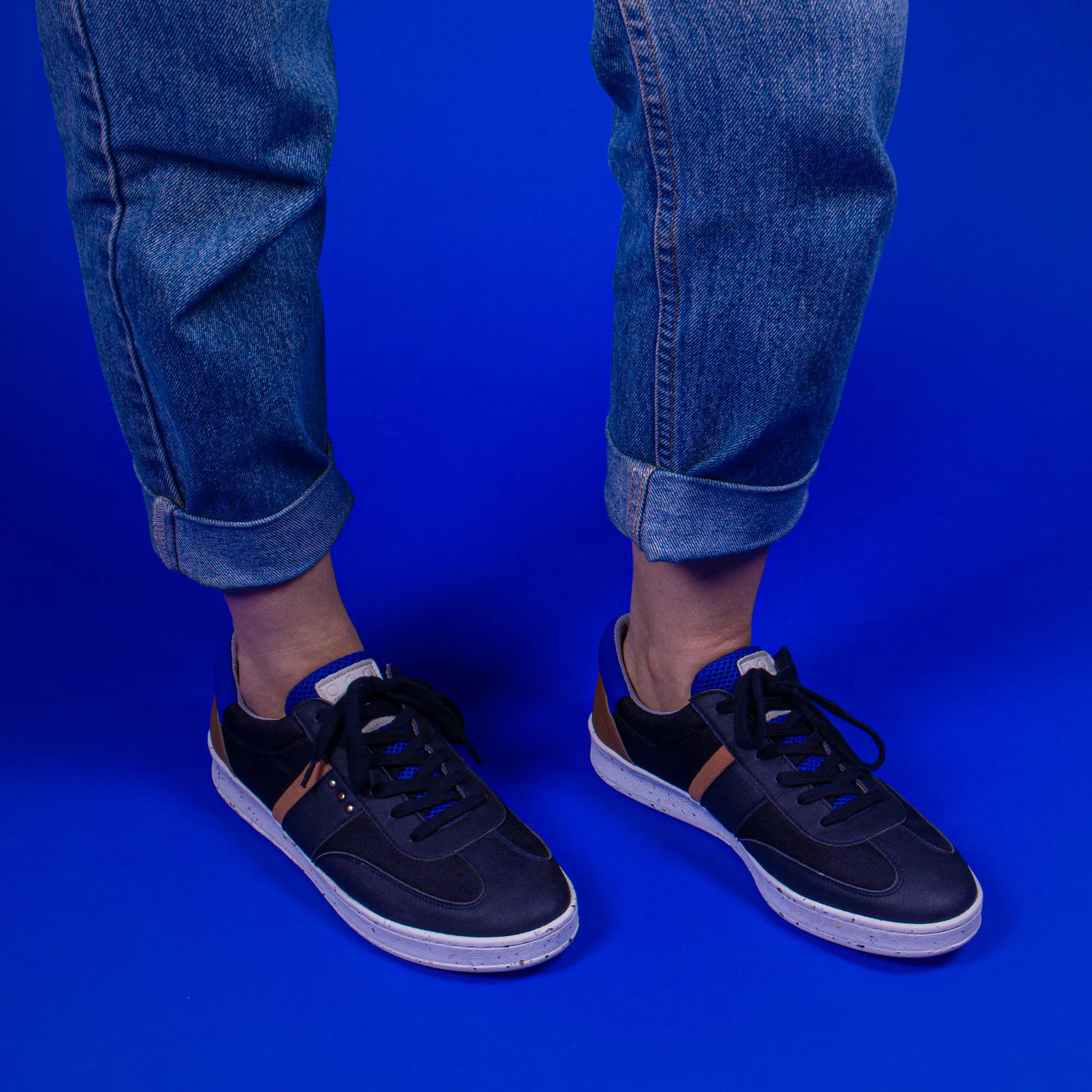 ME.LAND Vivace vegan and recycled sneaker in navy, blue and cognac front and side