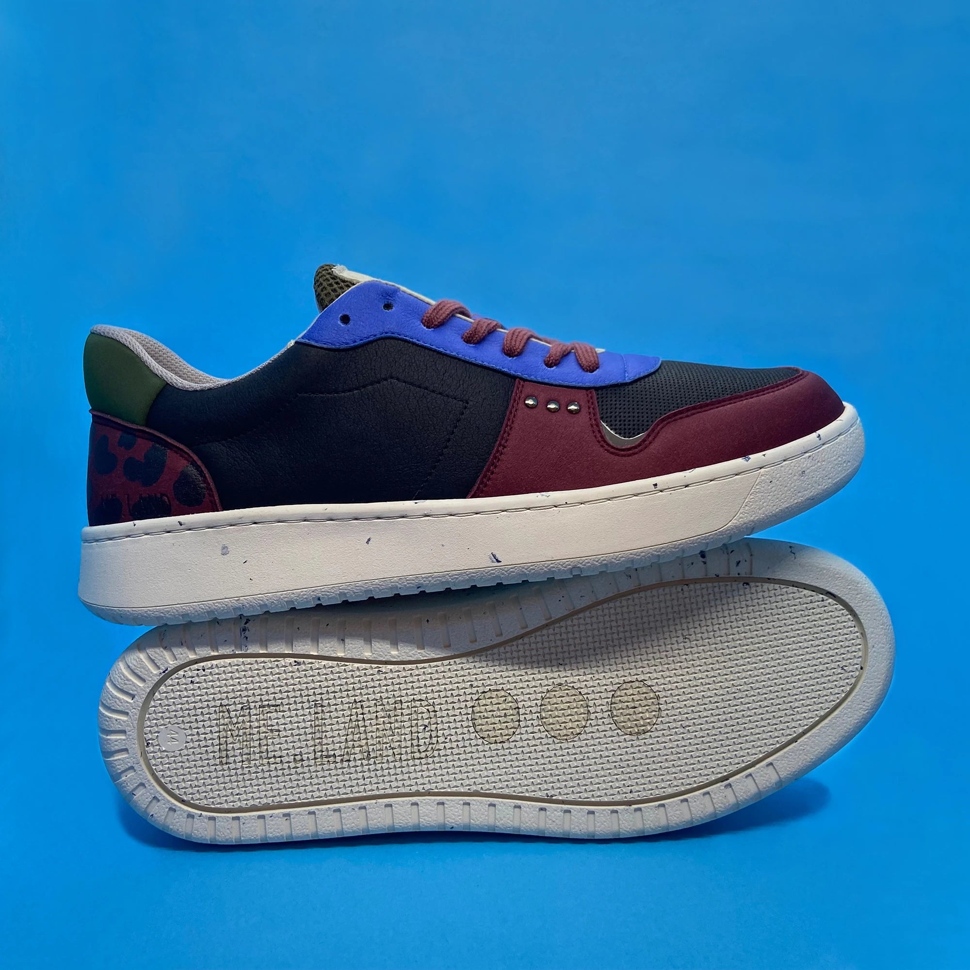Basket vegan et recyclée Evan en simili noir, bordeaux et bleu