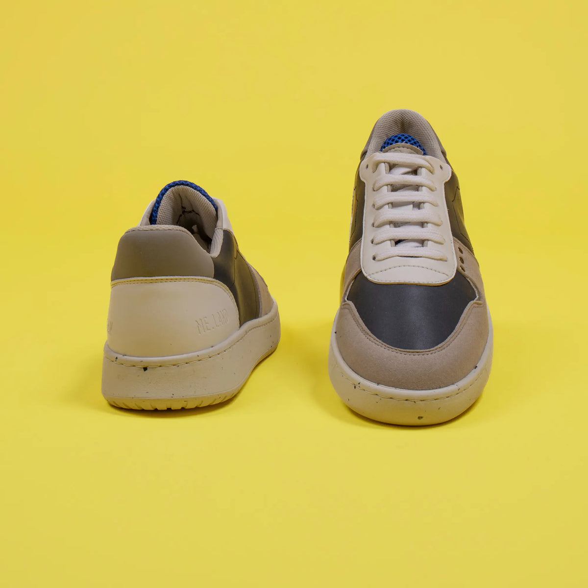 Basket vegan et recyclée Evan en simili bleu et blanc