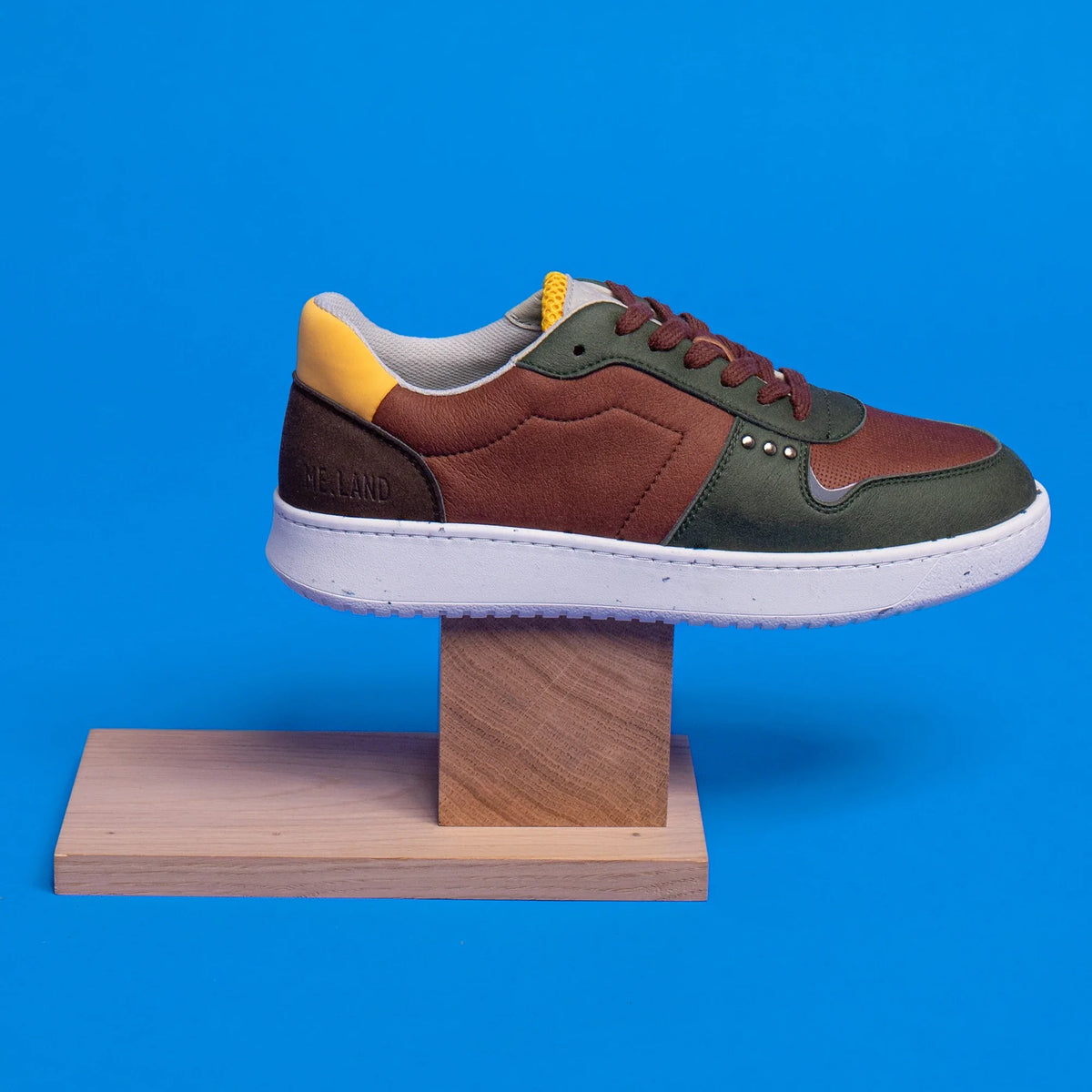Evan vegan and recycled sneaker in brown, khaki and yellow ✔ ME.LAND