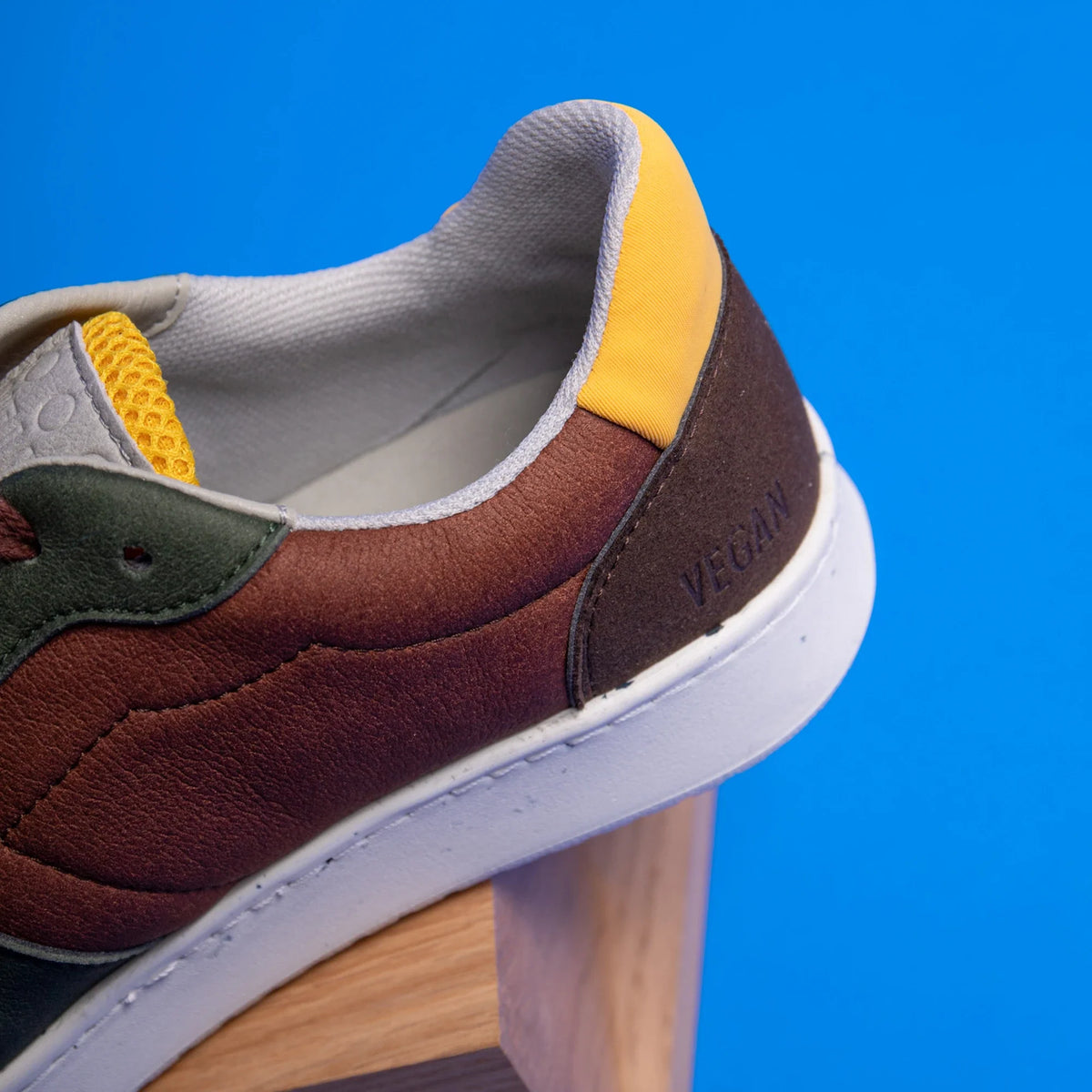 Evan vegan and recycled sneaker in brown, khaki and yellow ✔ ME.LAND