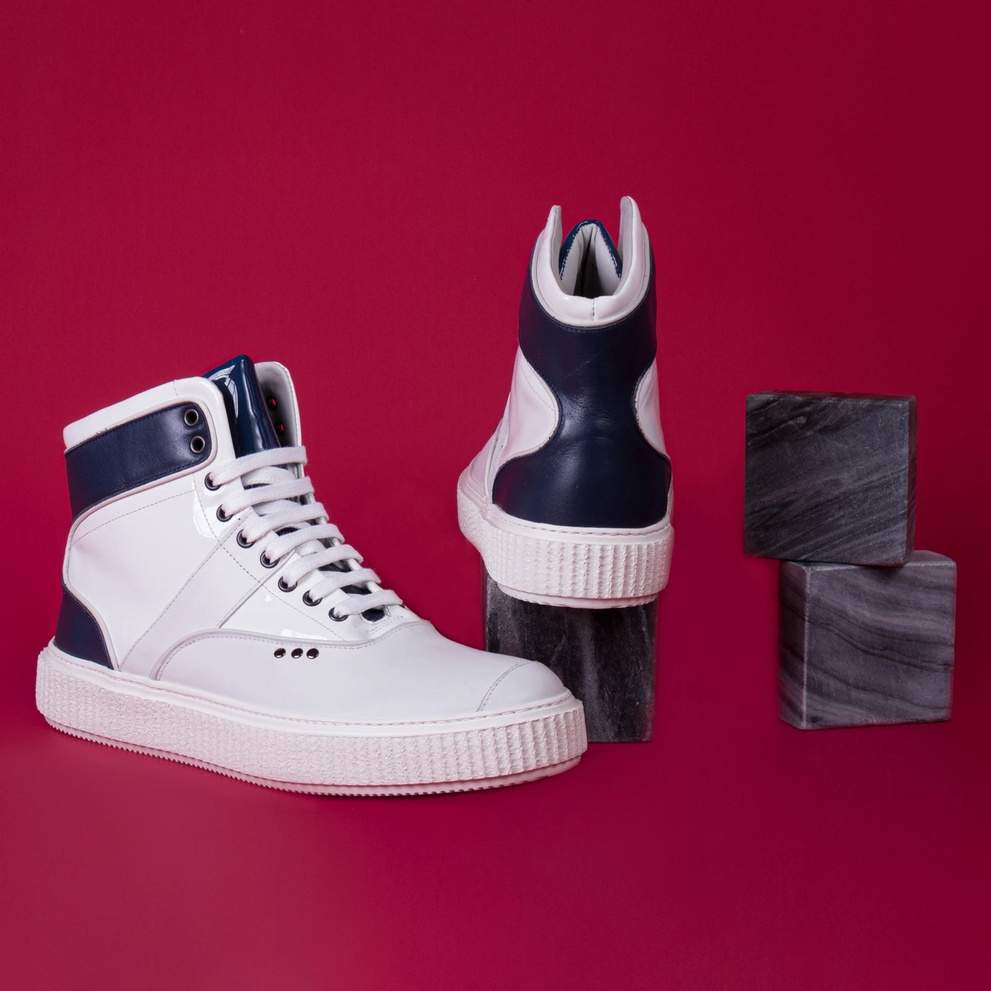 Basket montante Heaker en cuir blanc et bleu