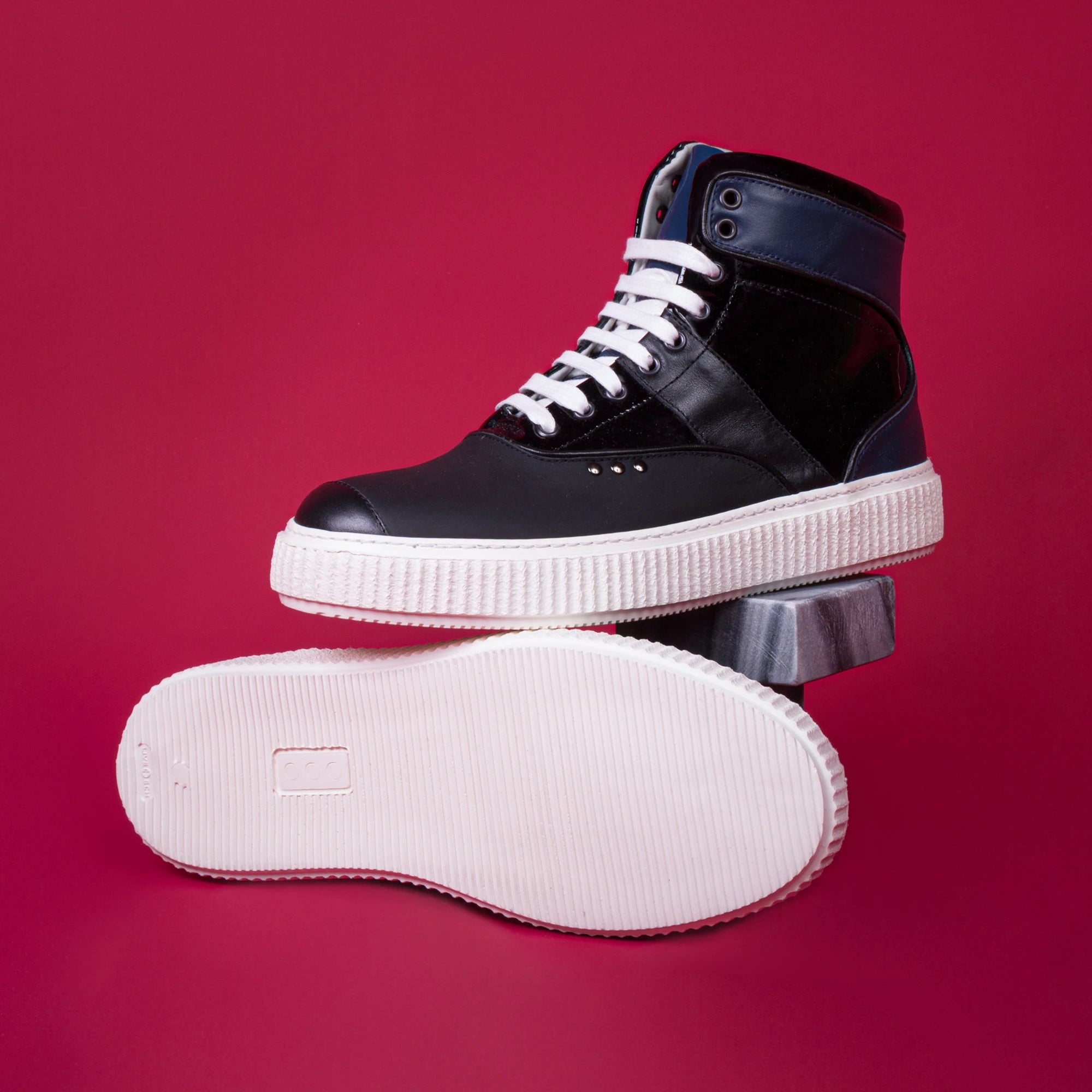 Heaker high-top sneakers in black and blue leather