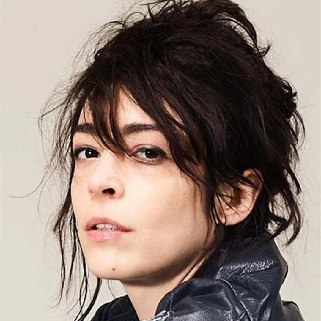 ADRIENNE PAULY à vos amours, les gars !