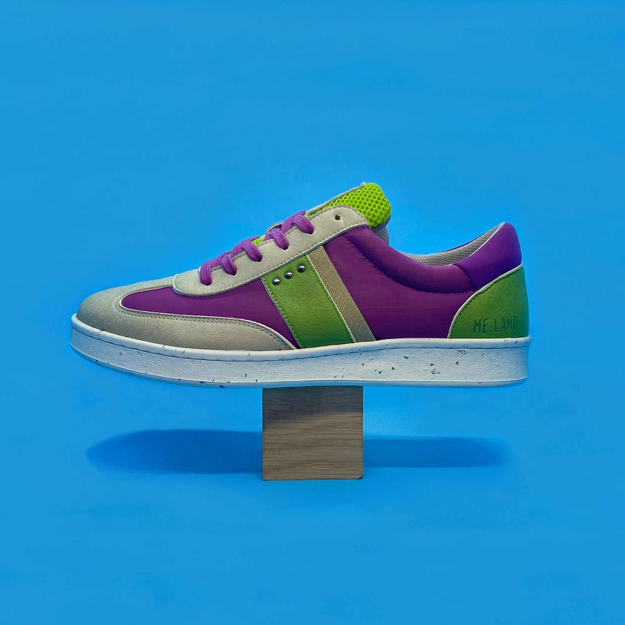 Basket vegan et recyclée Vivace en nylon beige, violet et vert