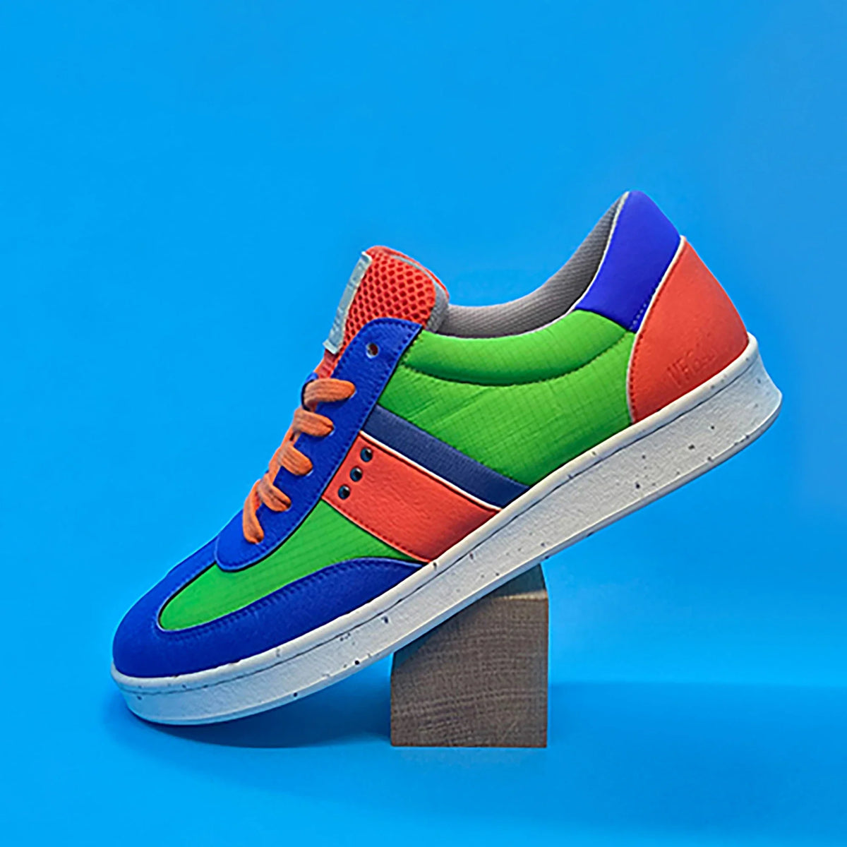 Vivace vegan and recycled sneaker in green, blue and orange ✔ ME.LAND