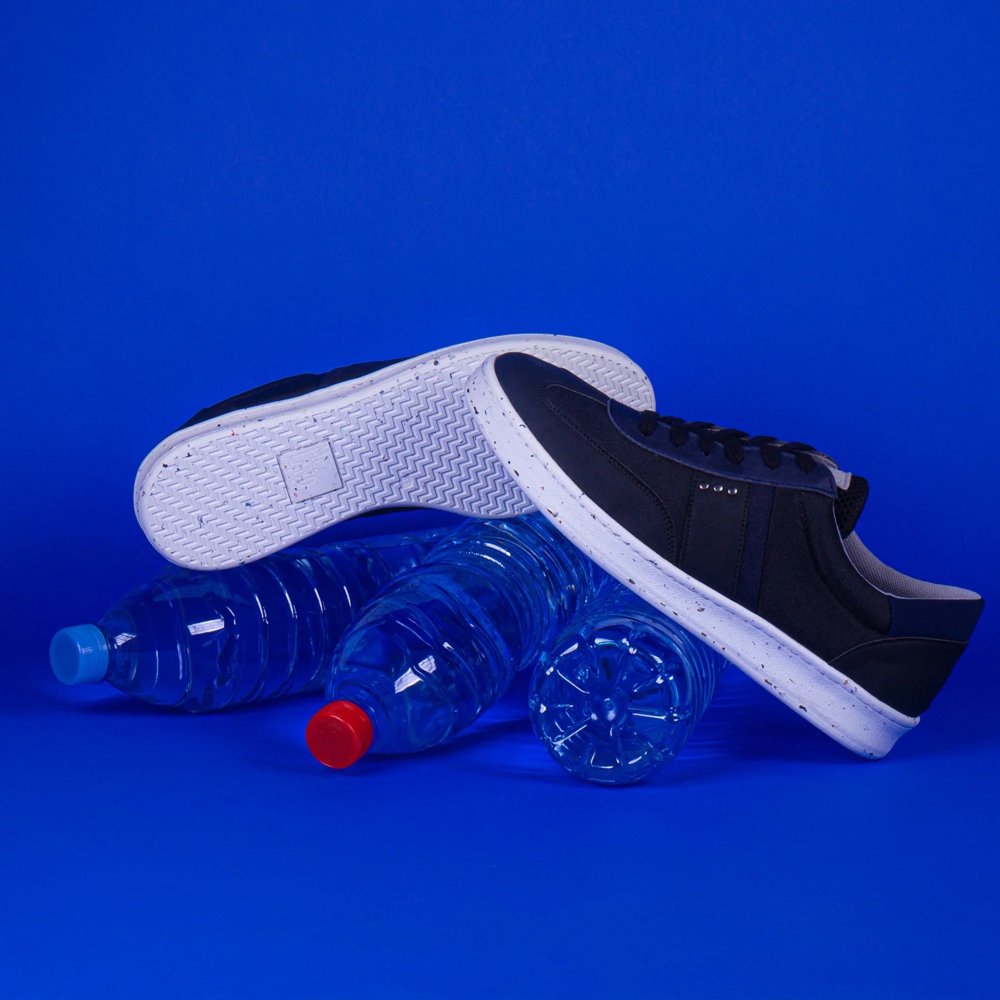 ME.LAND Vivace vegan and recycled sneaker in black and navy blue men