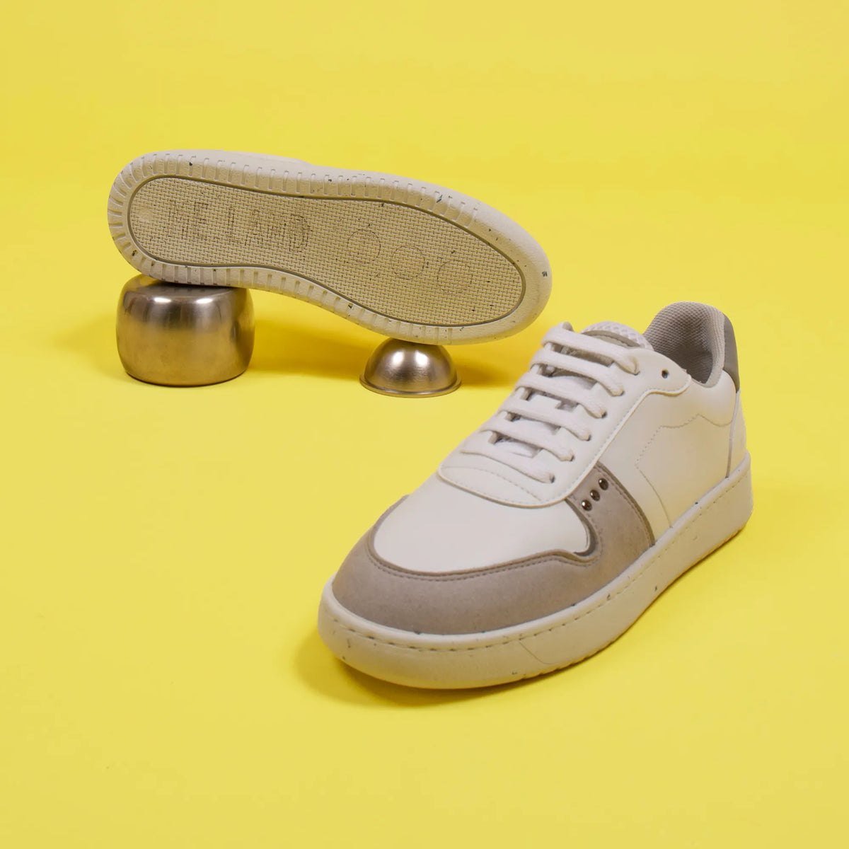 Basket vegan et recyclée Evan en simili blanc