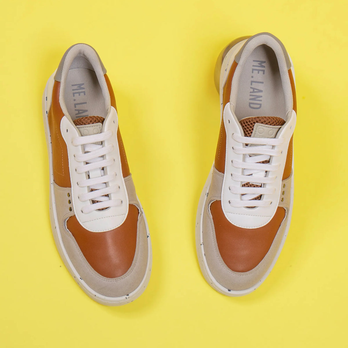 Basket vegan et recyclée Evan en simili cognac et blanc