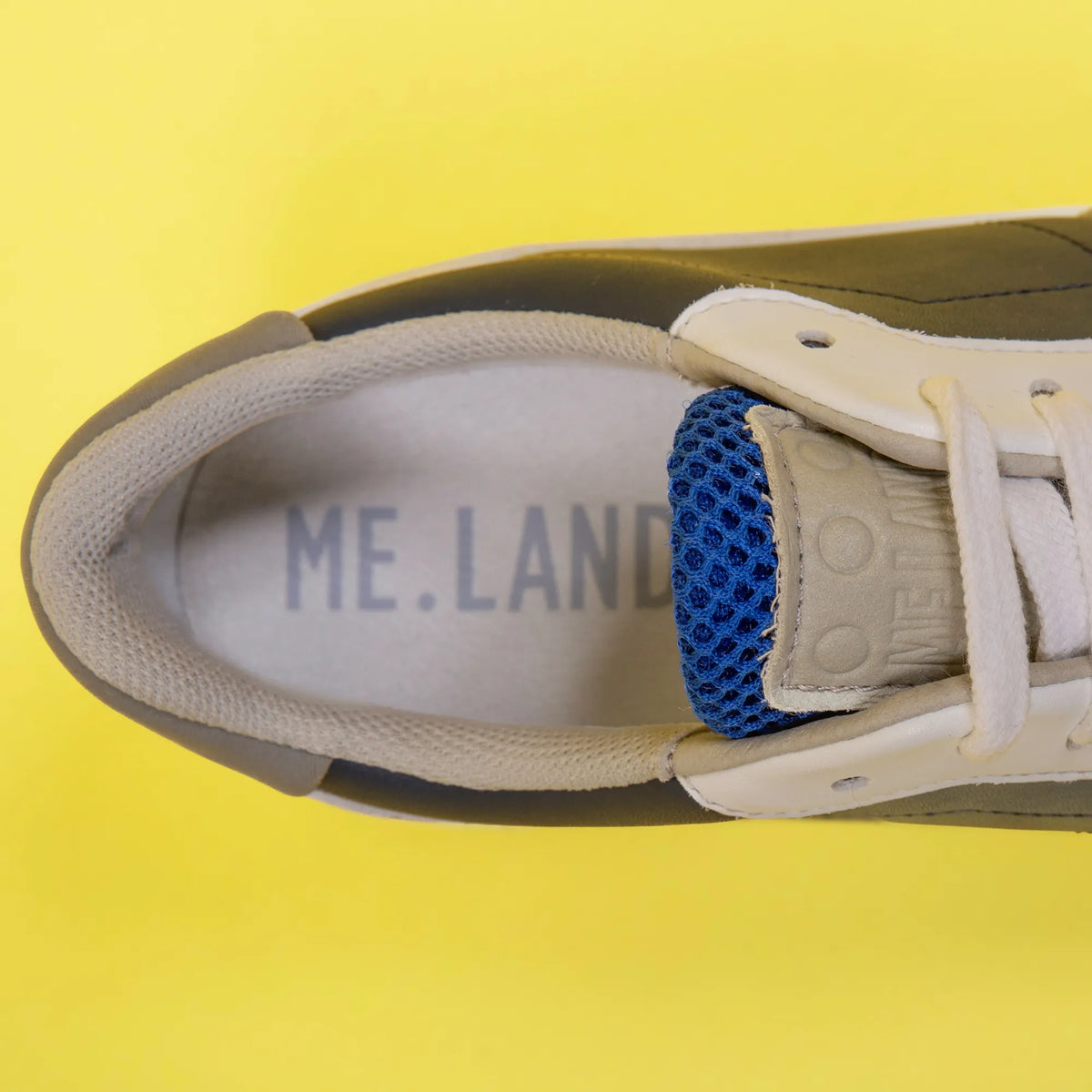 Basket vegan et recyclée Evan en simili bleu et blanc