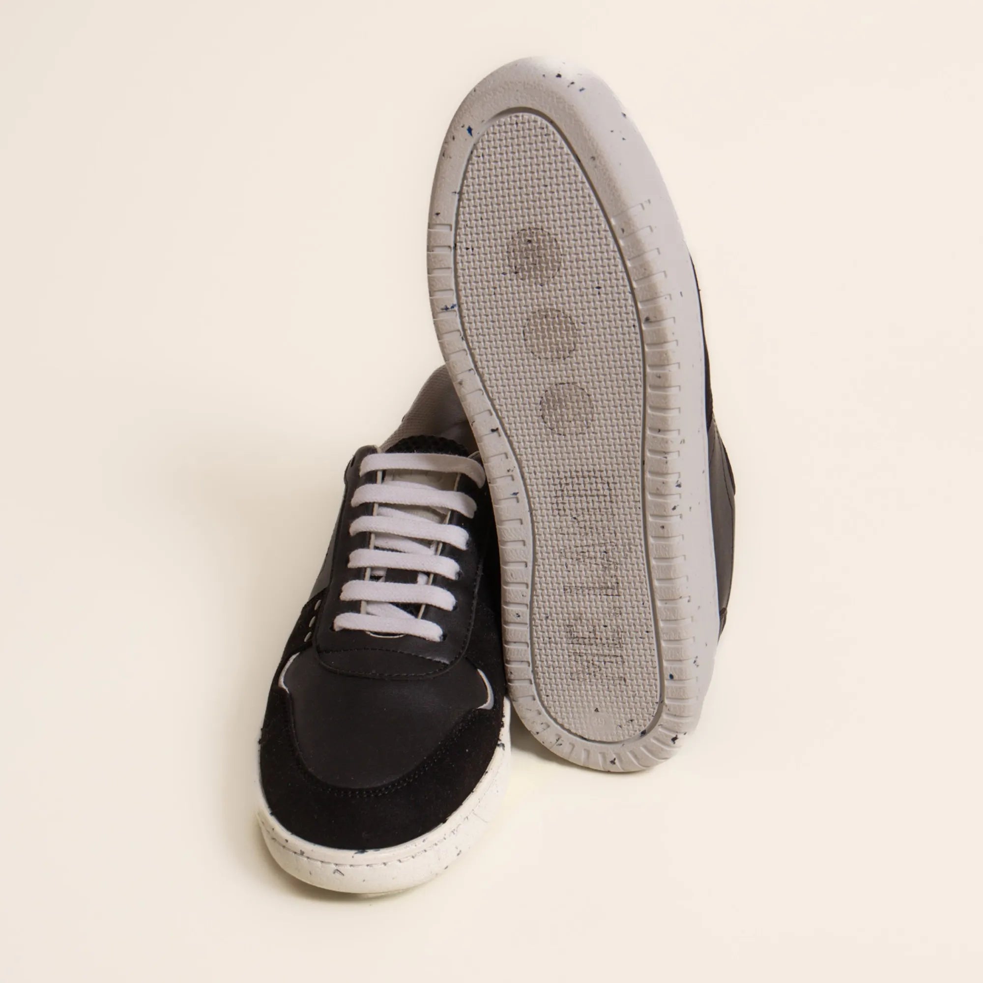 Evan vegan and recycled black sneaker ME.LAND x Emma Daumas ✔ ME.LAND