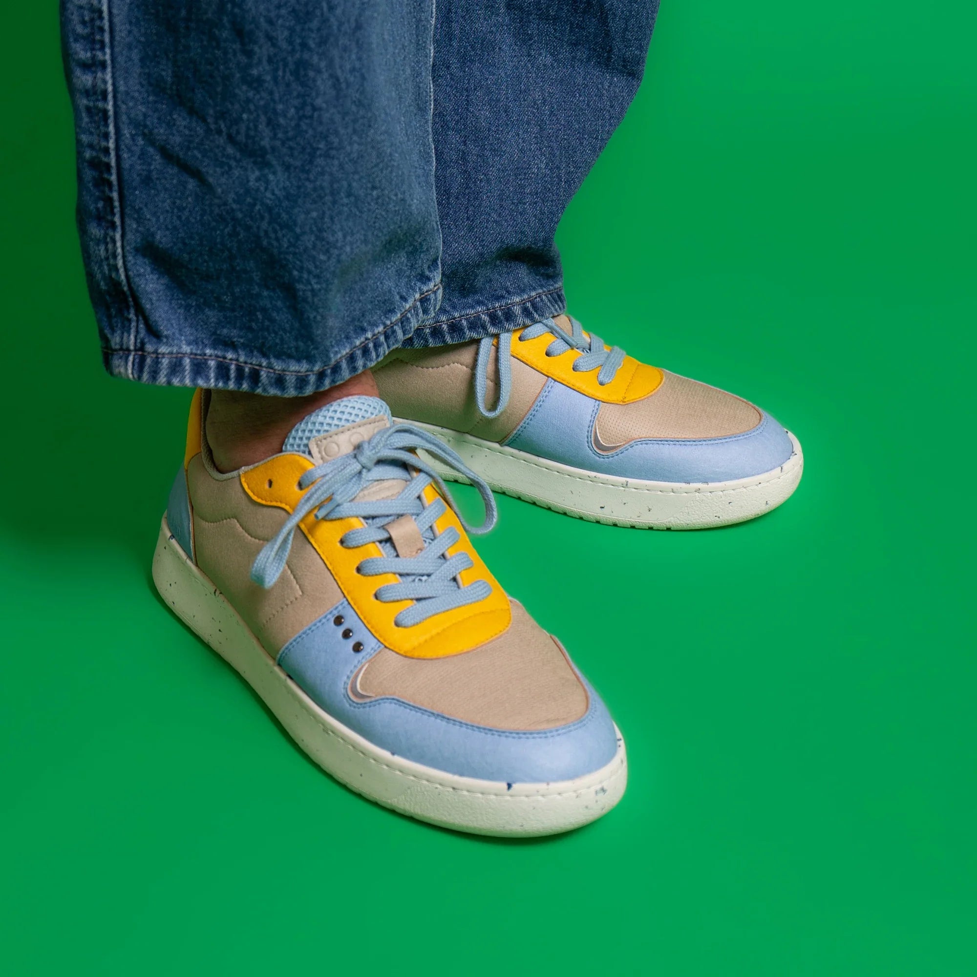 Evan vegan and recycled sneaker in beige, blue and yellow ✔ ME.LAND