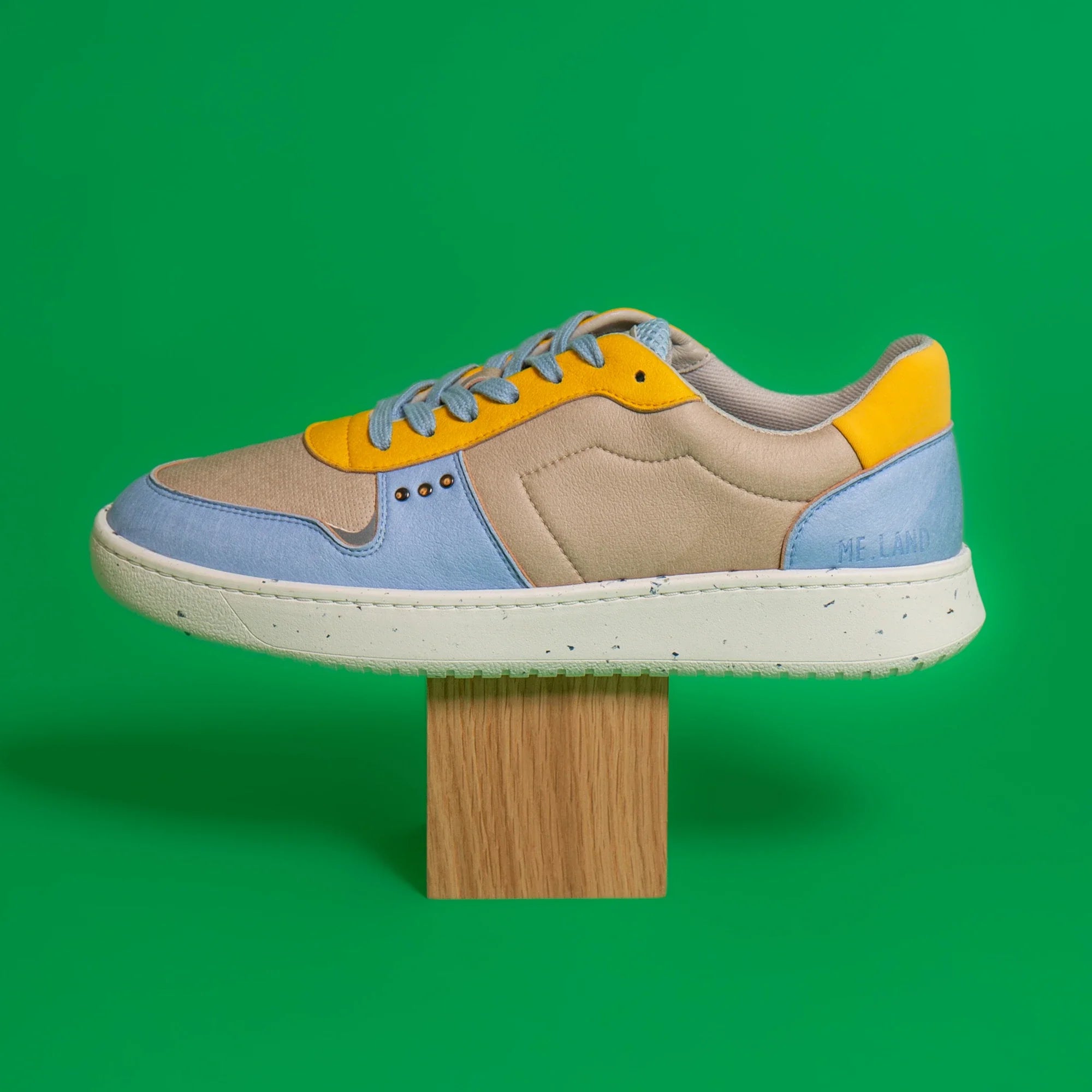 Evan vegan and recycled sneaker in beige, blue and yellow ✔ ME.LAND