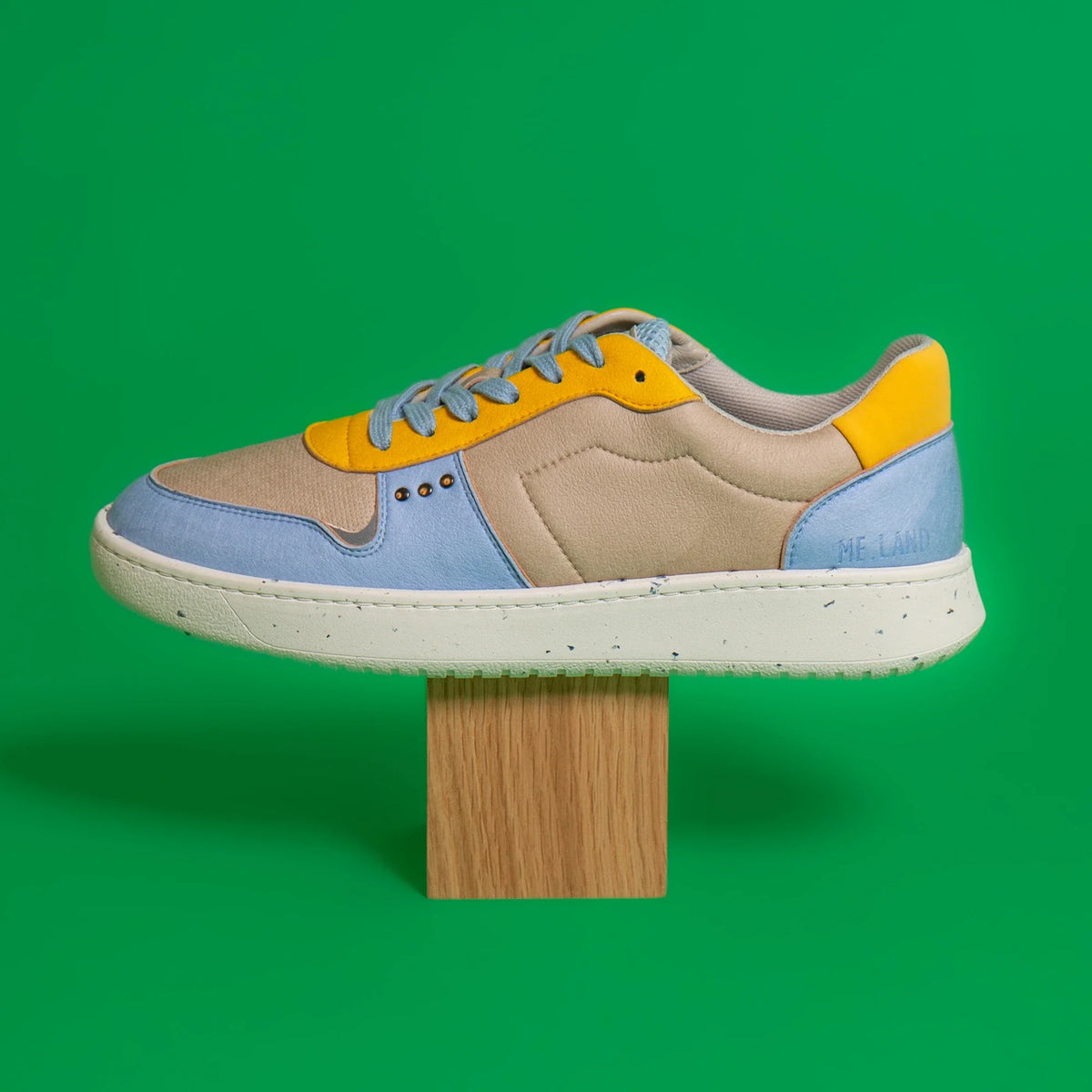 Evan vegan and recycled sneaker in beige, blue and yellow ✔ ME.LAND