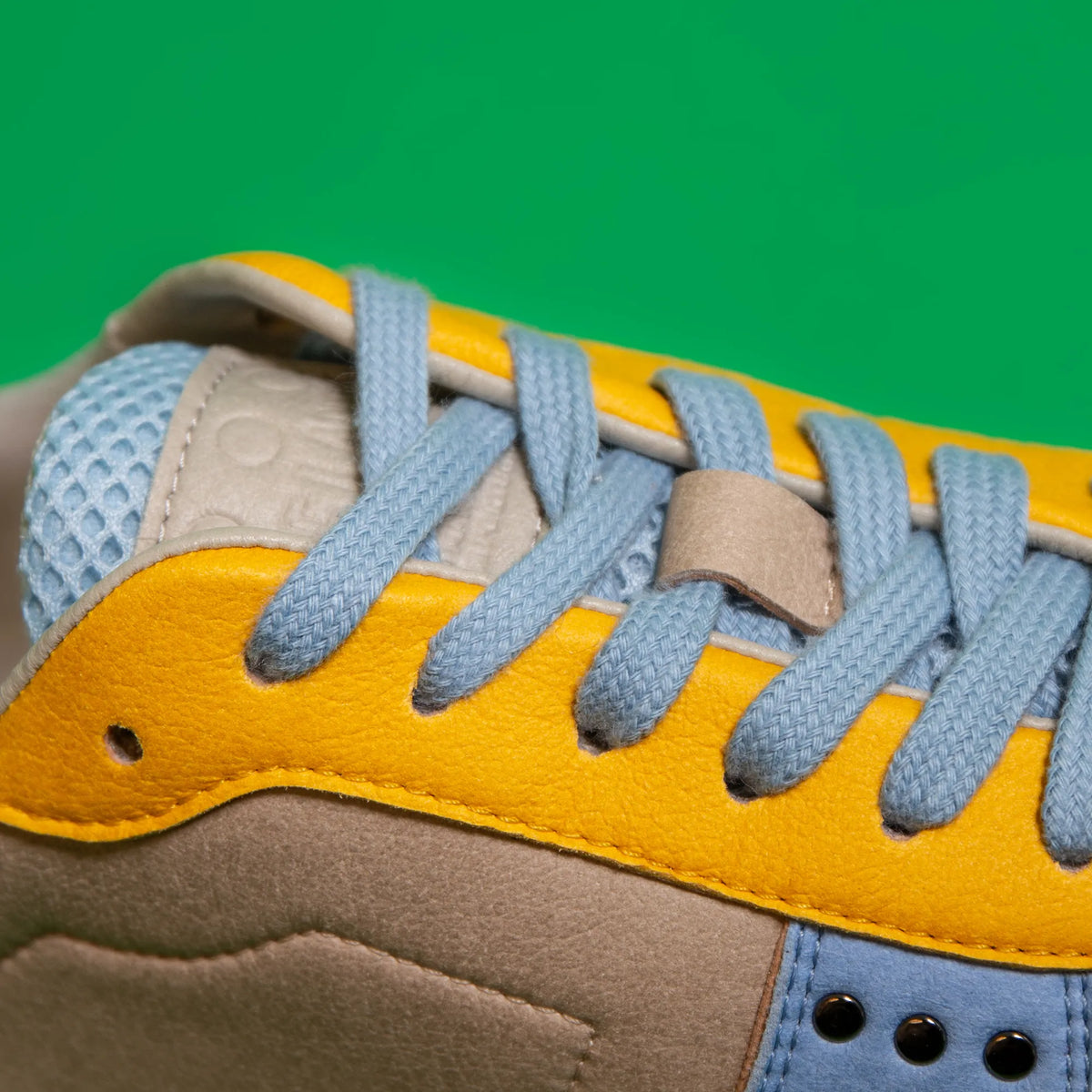 Evan vegan and recycled sneaker in beige, blue and yellow ✔ ME.LAND