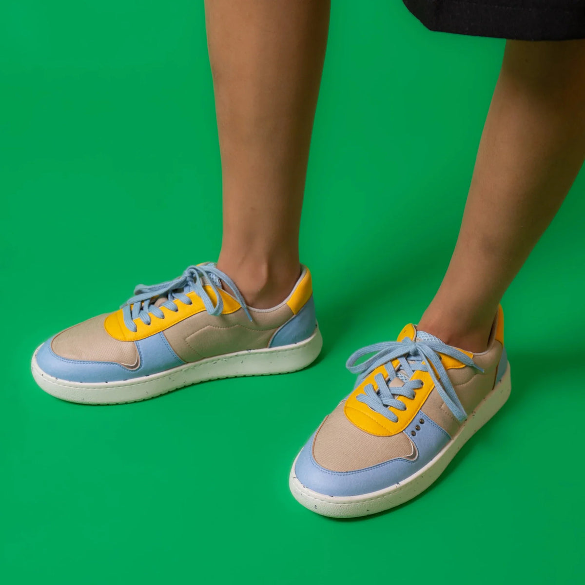 Evan vegan and recycled sneaker in beige, blue and yellow ✔ ME.LAND