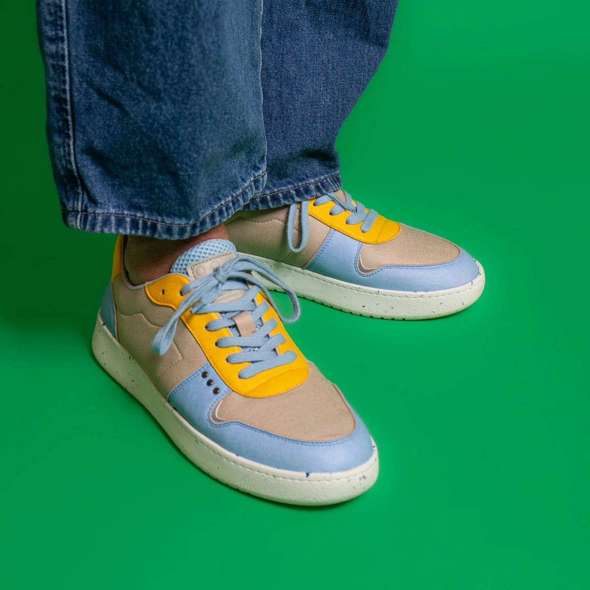 Evan vegan and recycled sneaker in beige, blue and yellow ✔ ME.LAND