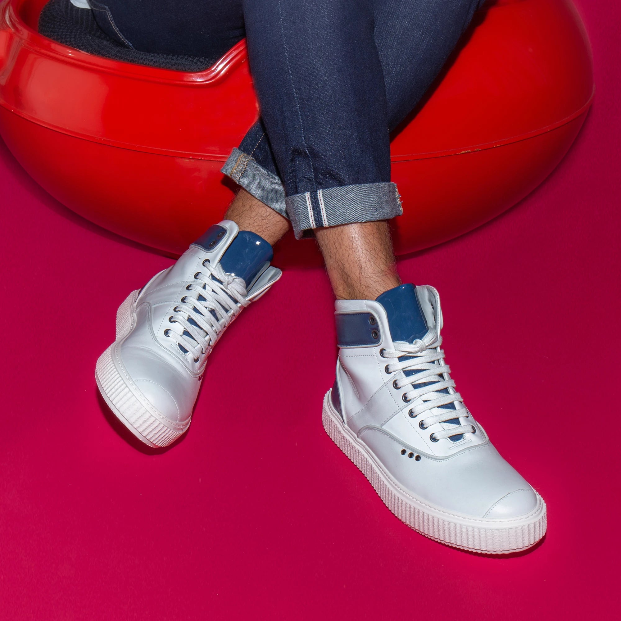 Basket montante Heaker en cuir blanc et bleu