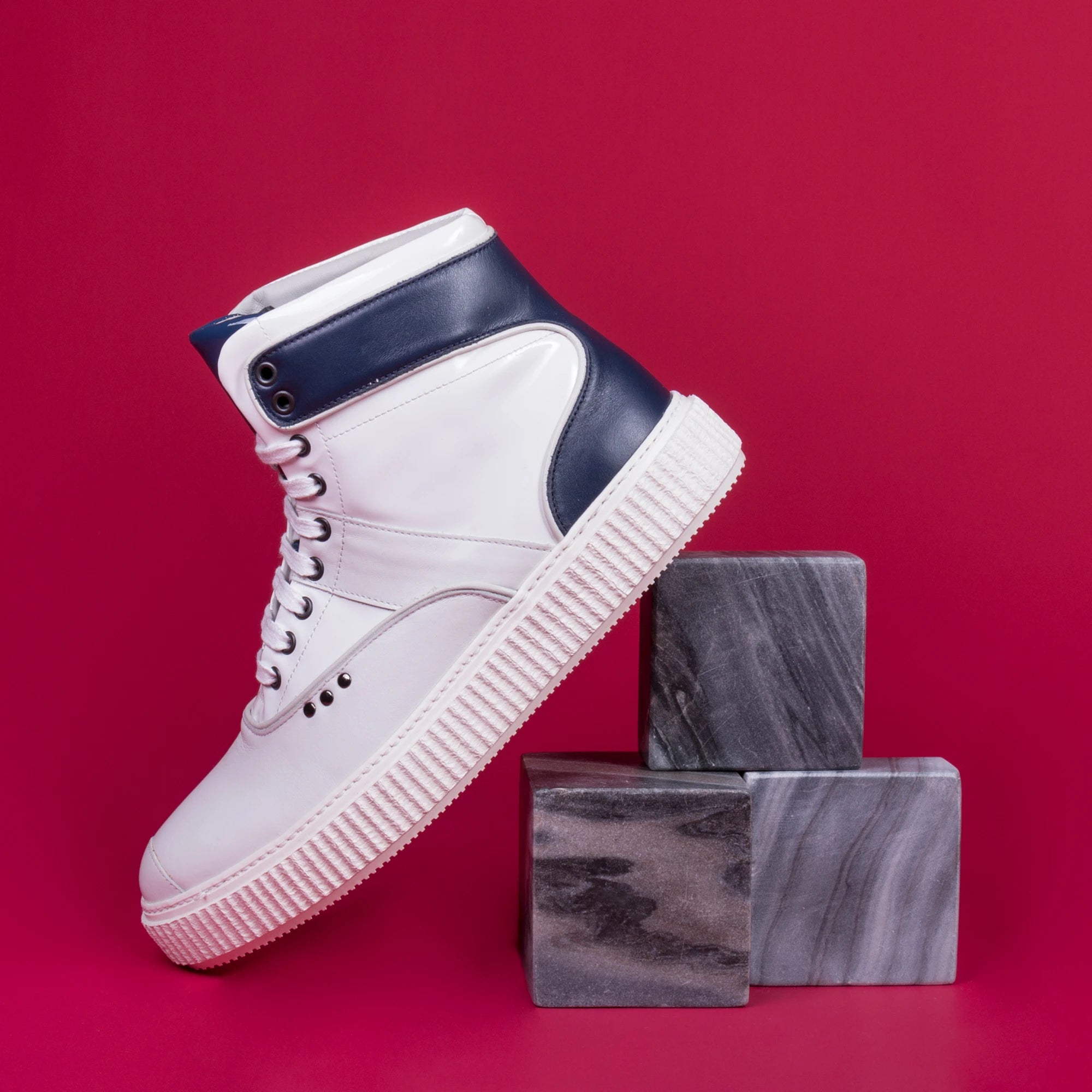 Basket montante Heaker en cuir blanc et bleu