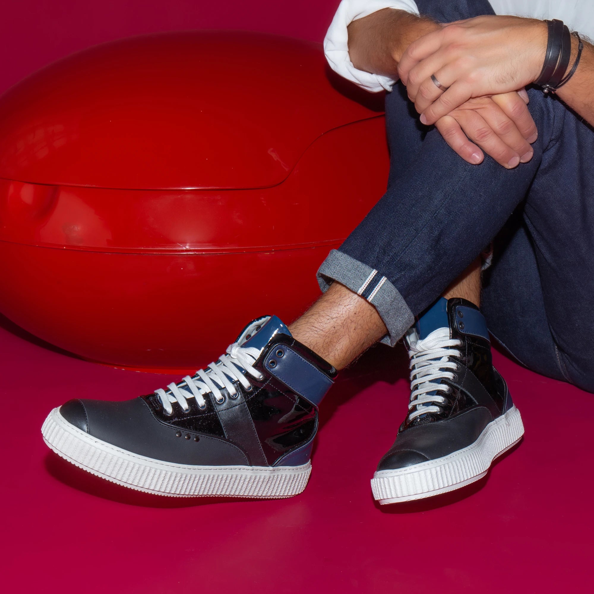 Heaker high-top sneakers in black and blue leather