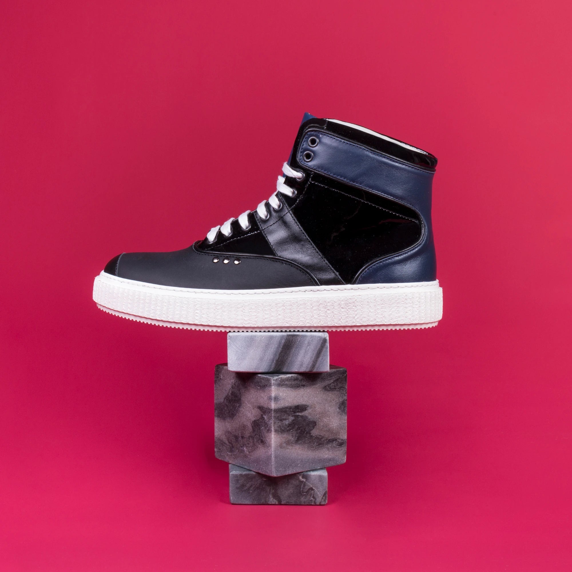 Heaker high-top sneakers in black and blue leather