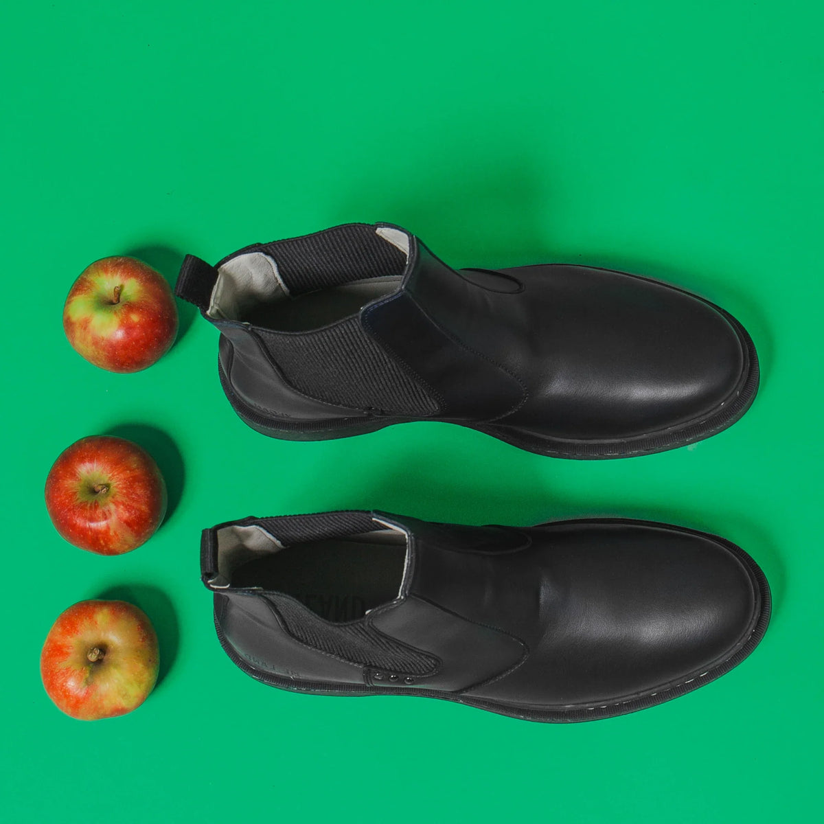 Black apple leather chelsea boots ✔ ME.LAND