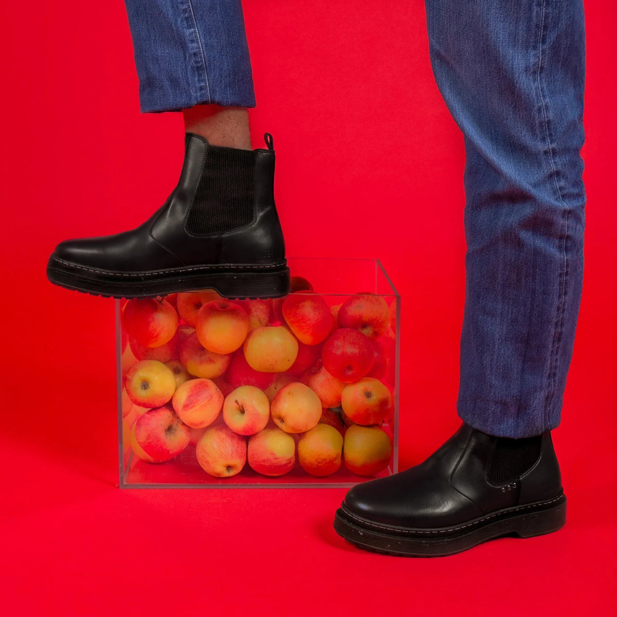 Black apple leather chelsea boots ✔ ME.LAND