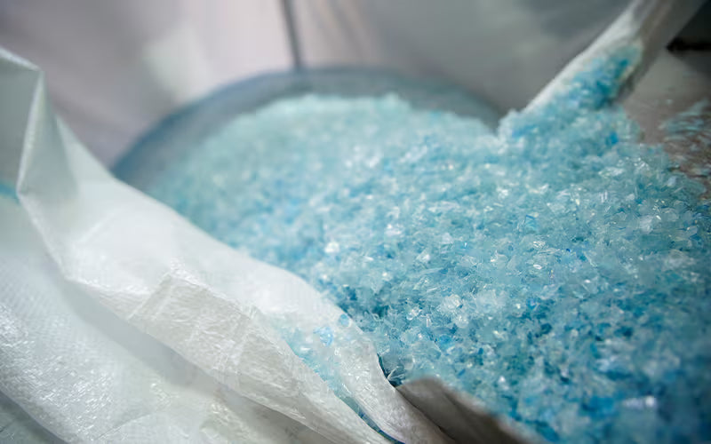  déchets sont réduits en copeaux ou flakes pour nouvelle utilisation - meilleur recyclage